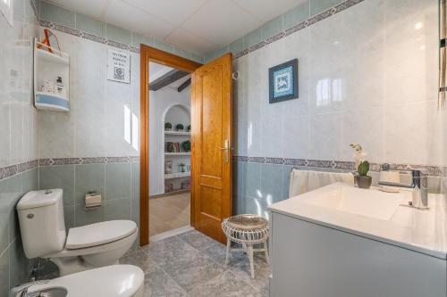 a bathroom with a toilet and a sink at El Amanecer in Motril