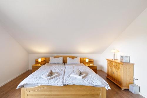 a bedroom with a bed with two towels on it at Ferienwohnung Obrighoven in Wesel