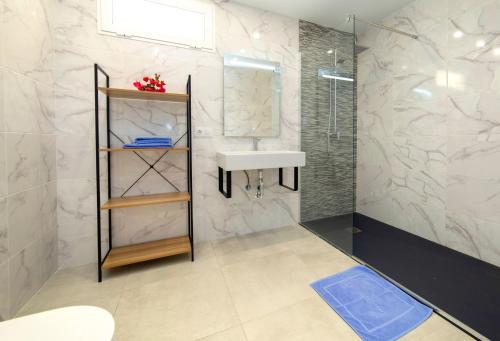 a bathroom with a sink and a shower at Verano in Calpe