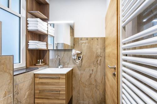 a bathroom with a sink and a shower at Ferienwohnung Sophie Stecker in Schmallenberg
