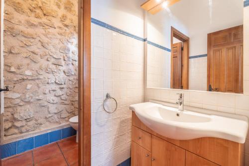 a bathroom with a sink and a mirror at Cueva De La Portería in Chulilla