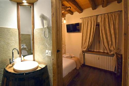 a bathroom with a sink and a shower in a room at Affittacamere da Annarè in Comèlico Superiore