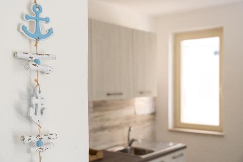 a kitchen with a sink and a towel rack with an anchor at Tasa tiago in Santa Lucia