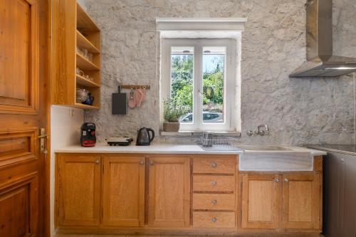 Stone House In Katouna With Garden