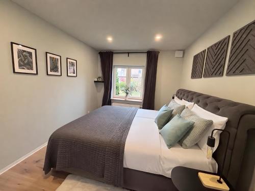 a bedroom with a large bed and a window at Casa Kokorey in Rellingen