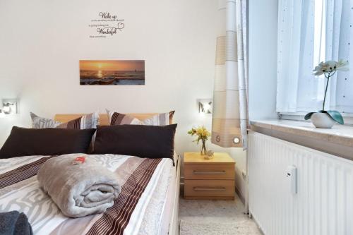 a bedroom with a bed and a window at Haus Elbe 5 in Cuxhaven