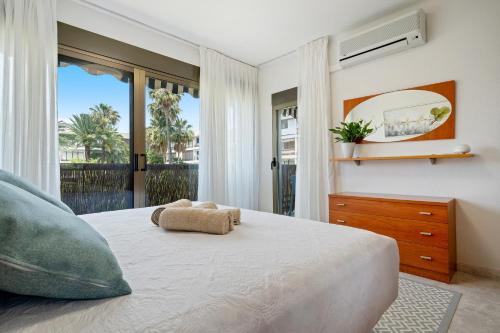 a bedroom with a bed with a dresser and a window at La Terrassa vistas al mar in Cambrils