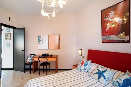 a bedroom with a bed and a desk at Wonderful flat by sea chez Monique in Bordighera