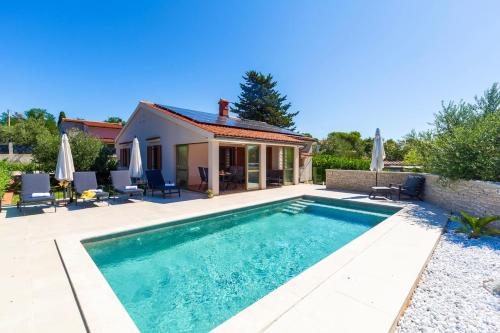 Villa Roce
