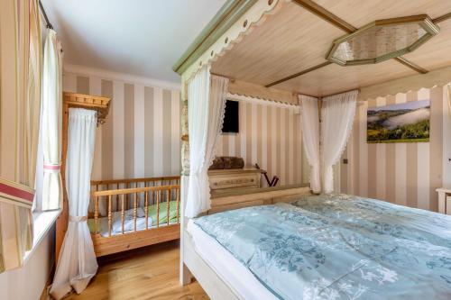 a bedroom with a bed with a canopy at Tannenhäuschen Sauerland in Schmallenberg