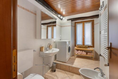 a bathroom with a sink and a toilet at Il Vicolino in Pettenasco