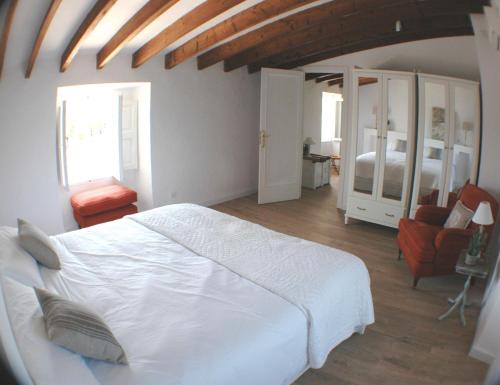 a bedroom with a large white bed in a room at Son Pelai Menut in Lloseta