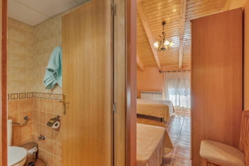 a small bathroom with two beds and a shower at El Ático in Maluenda