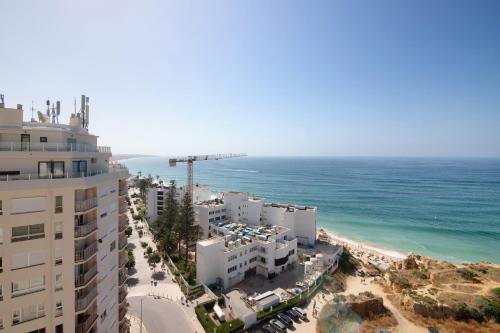 Camões 13C, vista mar, com piscina