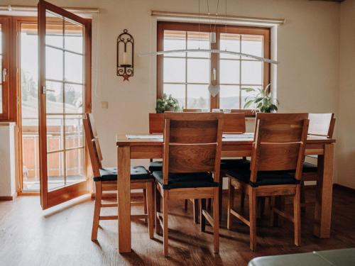 a dining room with a wooden table and chairs at Ferienwohnung Wälderliebe in Lenzkirch