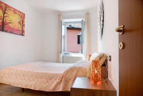 a small bedroom with a bed and a window at La Piazzetta in Germignaga
