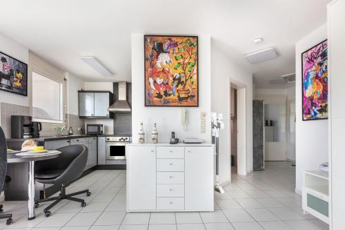 a kitchen with a table and a painting on the wall at Ferienwohnung Rheinblick in Küssaberg
