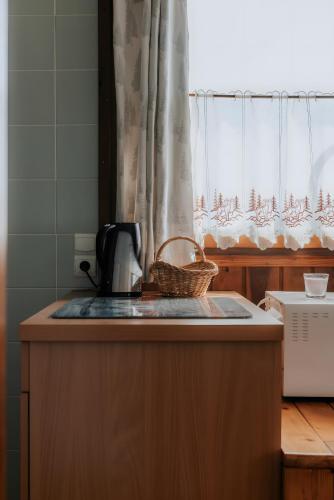 a kitchen counter with a basket and a window at Jean Pierre Skilodge in La Toussuire