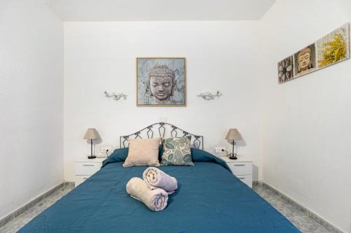 a bedroom with a blue bed with two pillows at Apartamento Poris in Arico