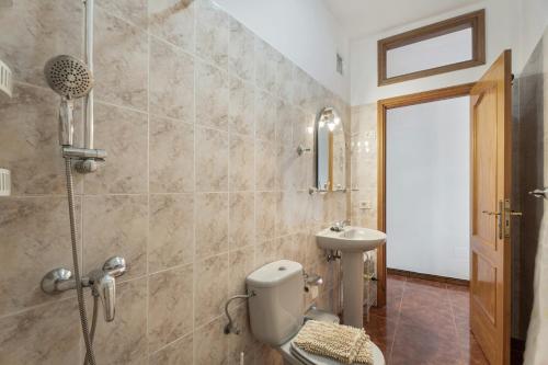 a bathroom with a shower and a toilet and a sink at Apartamento Nayara C in Valle Gran Rey