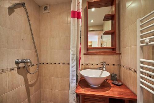 a bathroom with a sink and a shower at La Cidrerie in Cresseveuille