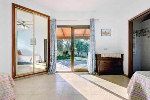 a bedroom with a sliding glass door leading to a bed at Finca Los Pajaros in San Pablo
