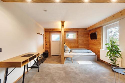a room with a bed and a desk in it at Wanderer Lodge am Breitenstein in Bissingen an der Teck