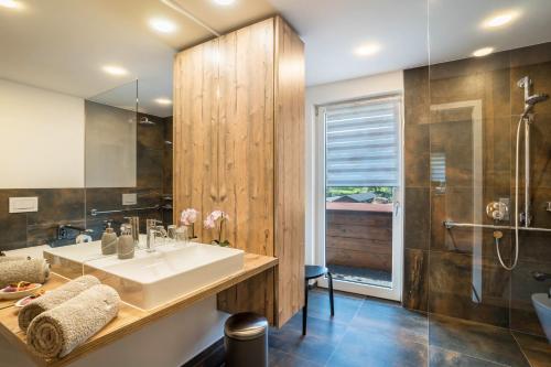 a bathroom with a sink and a shower at Dalblick in Oberharmersbach