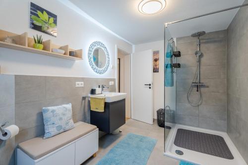 a bathroom with a shower and a sink at Onkel Franz in Ohlsbach