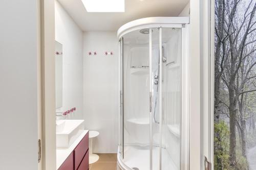 a bathroom with a shower with a glass door at Villa La Vall in L'Escala
