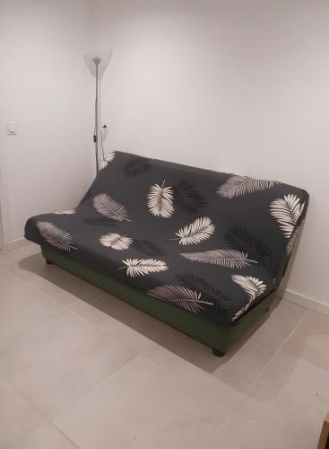 a black and white bed in a room at Chalet proche dinard in Pleurtuit