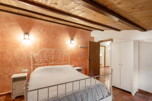 a bedroom with a bed in a room at Casa Subiraneta in Puigreig