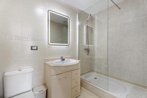 a bathroom with a sink and a toilet and a shower at Apartamento Opuntia in La Orotava