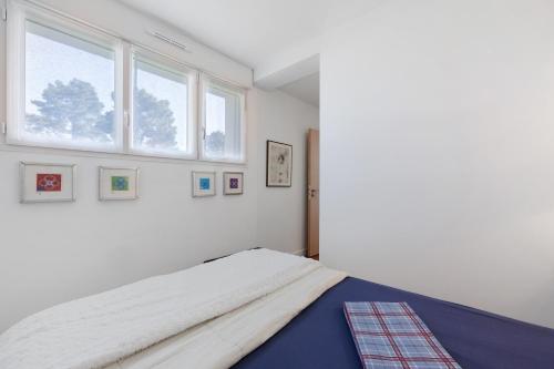 a bedroom with a bed and a window at Chambres D'hôtes Sous Le Pin in Les Sables-d'Olonne