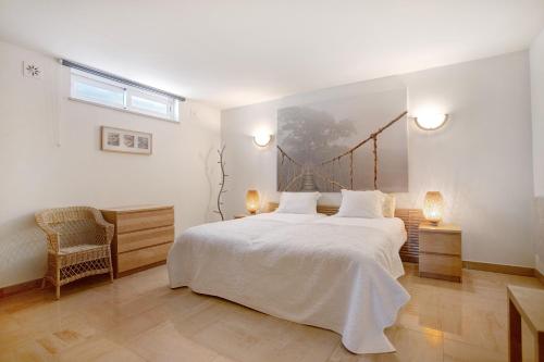 a bedroom with a large white bed and a window at Foz Fancy Fun in Foz do Arelho