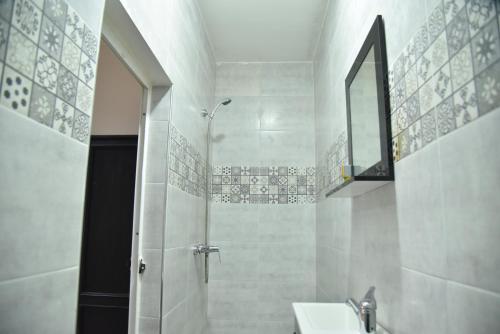 a bathroom with a shower and a sink and a mirror at Auberge Resto Agnaoue in Marrakesh