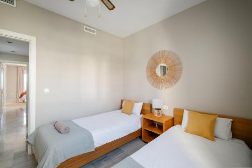 Mediterranean apt with seaview, 365-Day open pool and walking distance to the beach