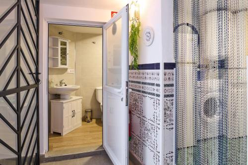 a bathroom with a shower with a toilet and a sink at Casa Romo 2 in Rute