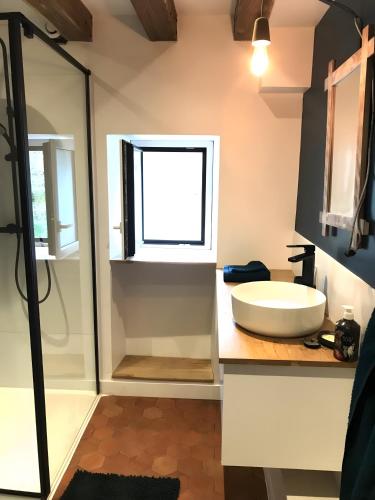 a bathroom with a sink and a window at Moulin De La Benatre in Entrammes