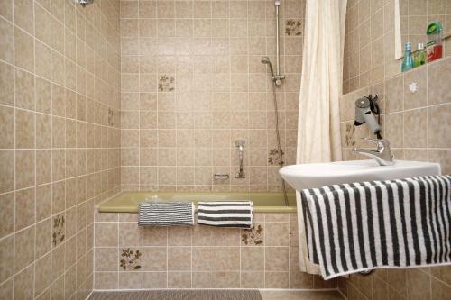 a bathroom with a sink and a shower with a tub at Ferienpark Oberallgäu Haus 1 in Missen-Wilhams