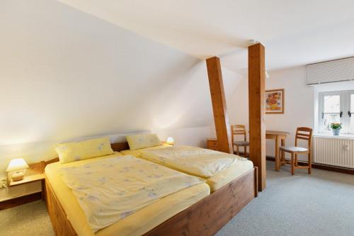 a bedroom with a bed and a table and chairs at Ferien Auf Dem Lande in Scheggerott