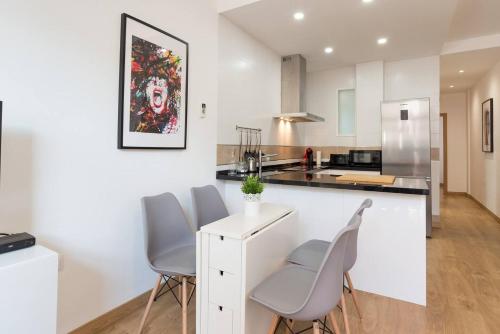 Quiet, bright and central apartment