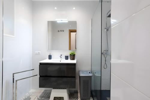 Quiet, bright and central apartment