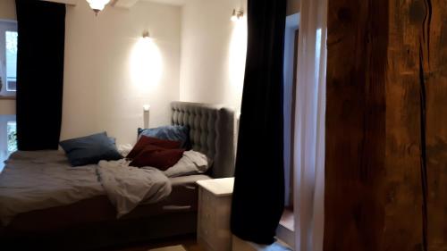 a bedroom with a bed with pillows on it at Gemütliches Refugium im Klosterdorf in Neustadt am Rübenberge