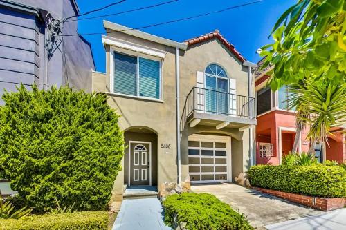 a house with a gate and a garage at Spacious 2br Near Ocean & Sutro Heights Park in San Francisco