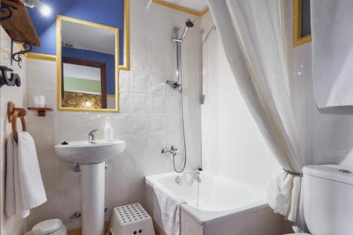 a bathroom with a sink and a toilet and a shower at Aldaron in Boca de Huérgano