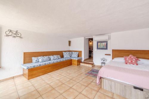 a bedroom with two beds and a couch at Cas Mariner Puerto de Sóller in Port de Soller