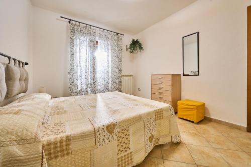 a bedroom with a bed and a dresser and a mirror at Casa Martina in Sassetta