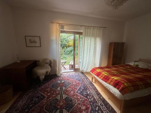 Zimmer mit Gartenzugang