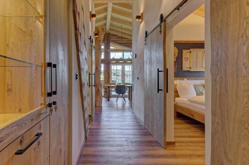 a hallway leading to a bedroom with a bed at Luxus-Chalet Mühlberg in Eppenschlag